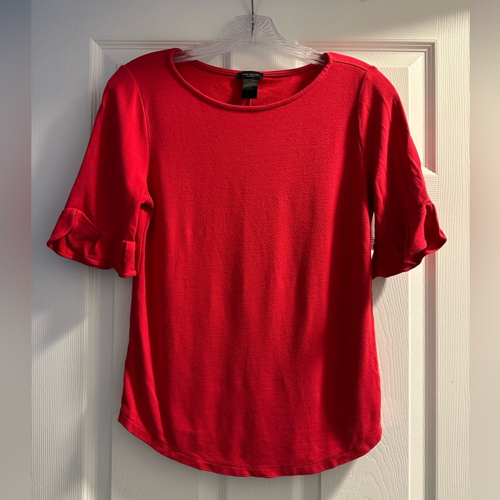 Ann Taylor Scarlet Short Sleeve Top